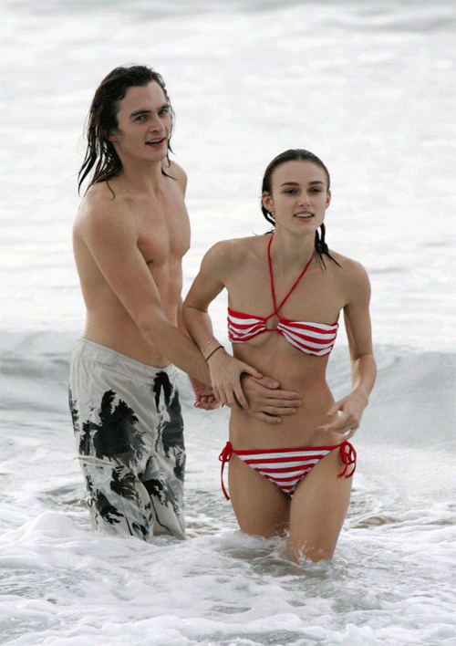 Голливудские знаменитости в Рождество массово оголились на пляже