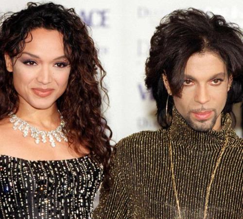 ТОП 10 знаменитостей, у которых были романы с танцорами из своего коллектива