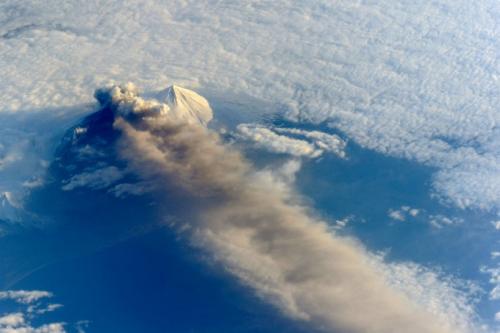 Вид из космоса на извержения вулканов