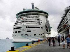 Самый большой круизный лайнер в мире: вид внутри