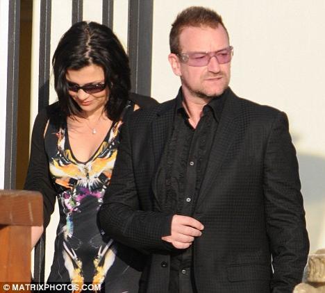 Сальма Хайек устроила из свадьбы карнавал