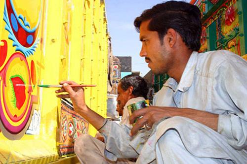 Грузовой поп-арт загадочного востока
