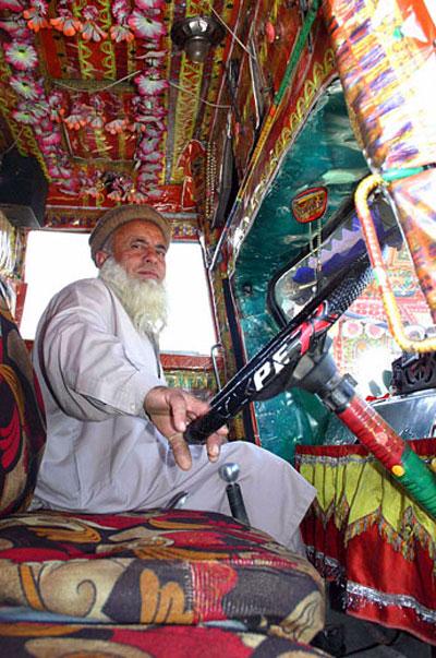 Грузовой поп-арт загадочного востока