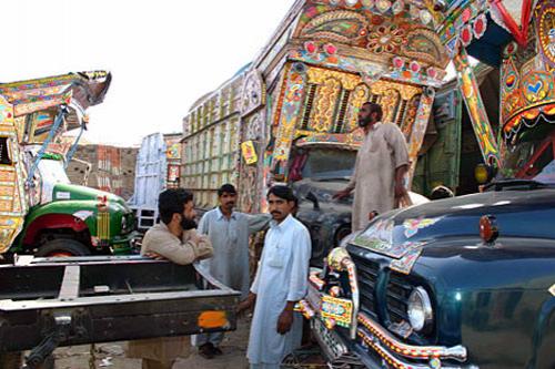 Грузовой поп-арт загадочного востока