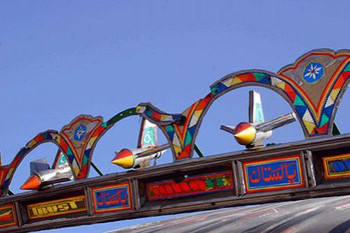 Грузовой поп-арт загадочного востока