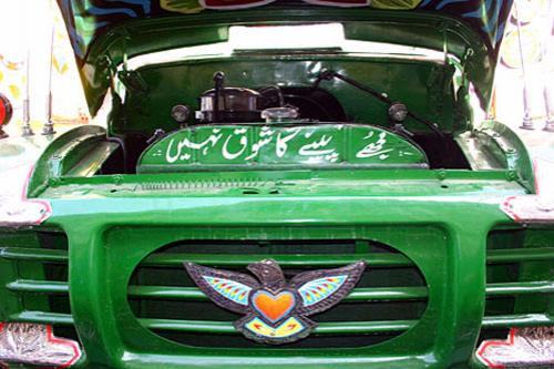 Грузовой поп-арт загадочного востока