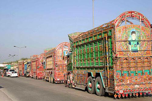 Грузовой поп-арт загадочного востока