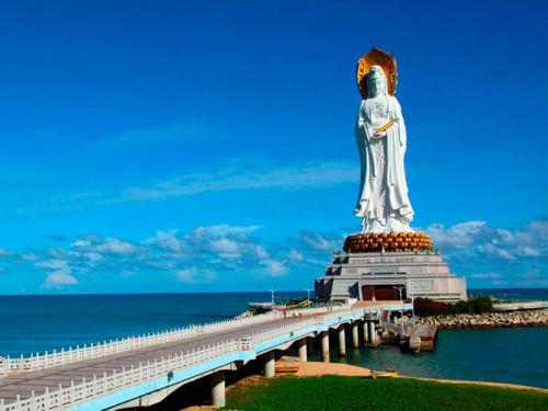 10 колоссальных статуй Будды