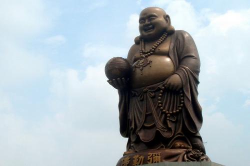 10 колоссальных статуй Будды