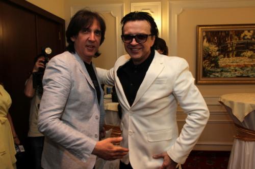 Рома Жуков вывел на сцену детей