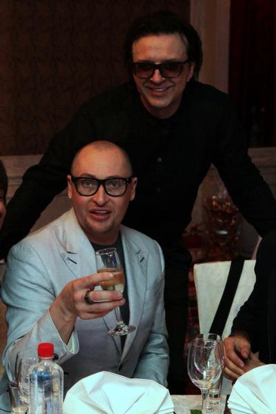 Рома Жуков вывел на сцену детей