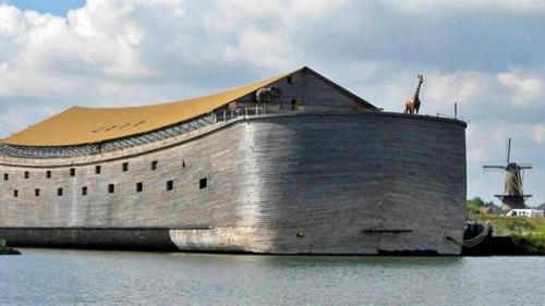 Плотник построил Ноев ковчег в натуральную величину и теперь хочет плыть в Израиль