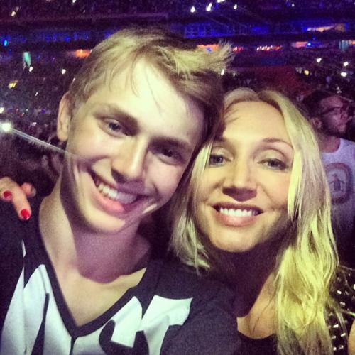 15 звёздных мам, выглядящих ровесницами своих детей