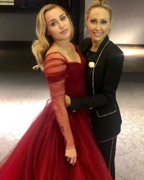 Мамы знаменитостей, которые дадут фору молодым