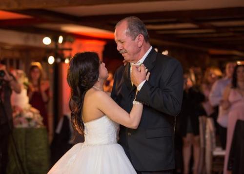 Девушка, заболевшая раком крови, выходит замуж