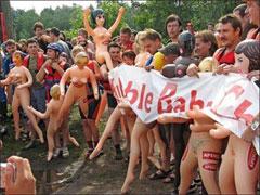 Питерские мужики оседлали резиновых баб