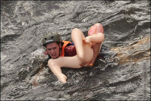 Питерские мужики оседлали резиновых баб