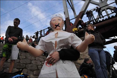 Питерские мужики оседлали резиновых баб