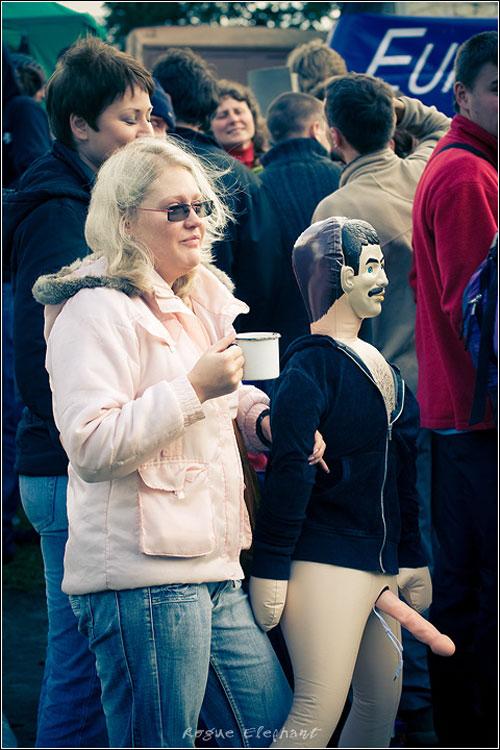 Питерские мужики оседлали резиновых баб