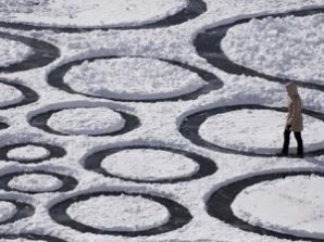 Американец нанёс рисунки на озеро Байкал