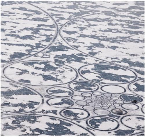 Американец нанёс рисунки на озеро Байкал