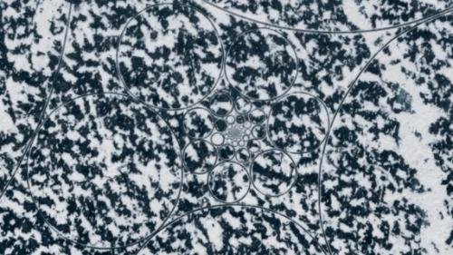 Американец нанёс рисунки на озеро Байкал