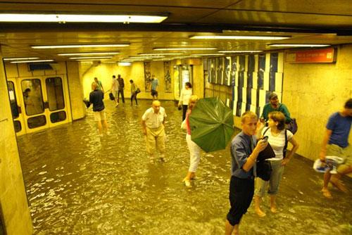 Потоп в Будапеште: затопило даже метро