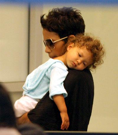 Зевающие знаменитости