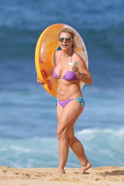 "Пресс? Не, не слышали!" или 10 звёзд Голливуда с недельным животом