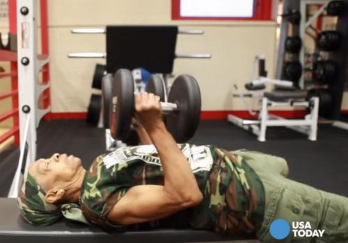 История 77-летней бабушки пауэрлифтера