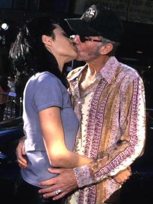 Самые провокационные поцелуи звезд на публике