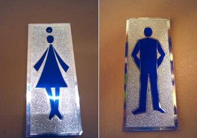 Необычный дизайн туалетных указателей