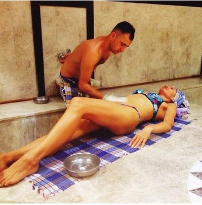 Где и как проводят летний отпуск российские знаменитости