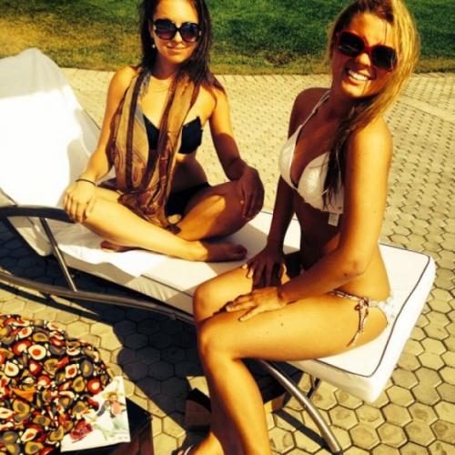 Где и как проводят летний отпуск российские знаменитости