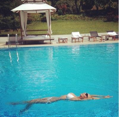 Где и как проводят летний отпуск российские знаменитости