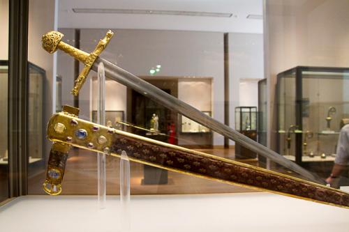 12 знаменитых мечей, о которых слагали легенды