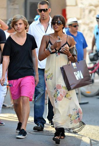 Наоми Кемпбелл приняла душ из шампанского