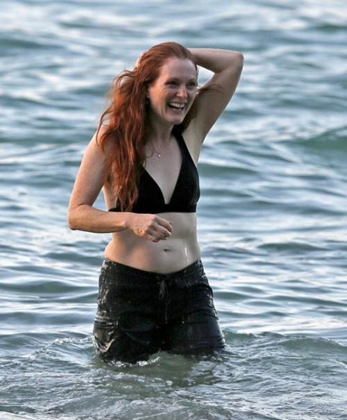 Звезды за 50, которым не стыдно появиться на пляже