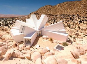 Архитектор спроектировал дом из грузовых контейнеров