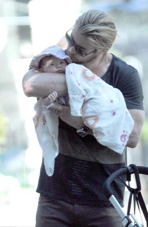 Орландо Блум и еще 10 образцовых папаш Голливуда