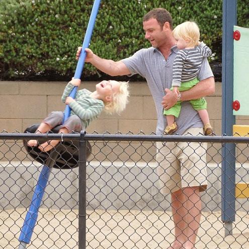 Орландо Блум и еще 10 образцовых папаш Голливуда