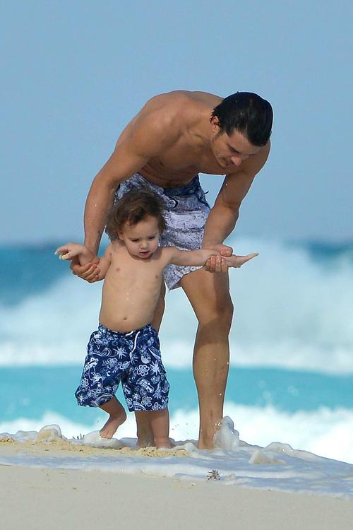 Орландо Блум и еще 10 образцовых папаш Голливуда