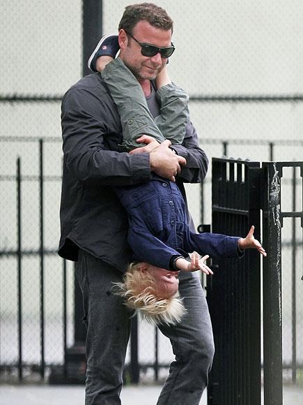 Орландо Блум и еще 10 образцовых папаш Голливуда