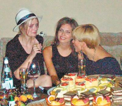 Невеста Абрамовича провела  ночь  в обществе Стива Тайлера