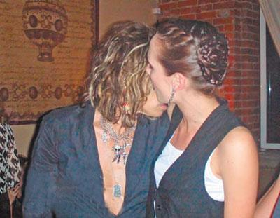 Невеста Абрамовича провела  ночь  в обществе Стива Тайлера