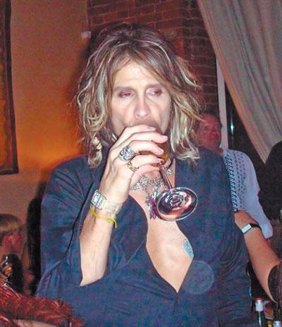 Невеста Абрамовича провела  ночь  в обществе Стива Тайлера