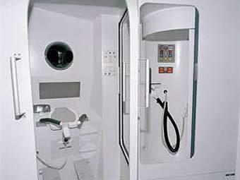 Как космонавты ходят в туалет на орбите