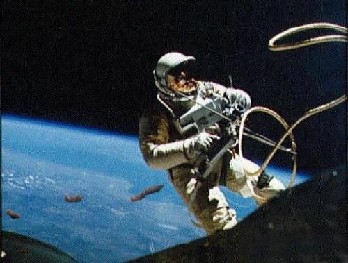 Как космонавты ходят в туалет на орбите