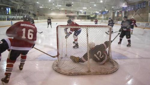 Старики отыграли хоккейный турнир в Канаде