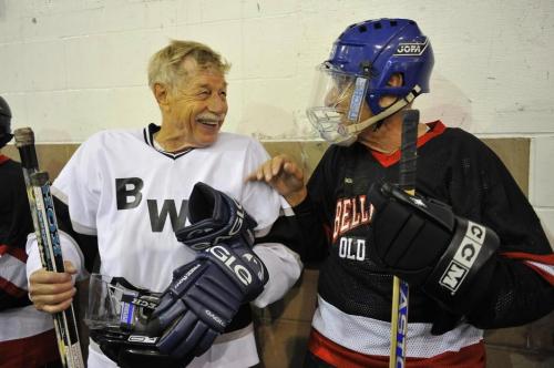 Старики отыграли хоккейный турнир в Канаде